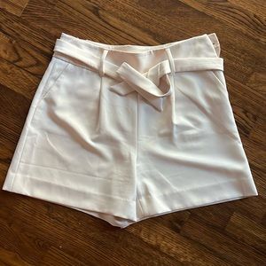 White House black market, The 5” short, Women’s size US 6